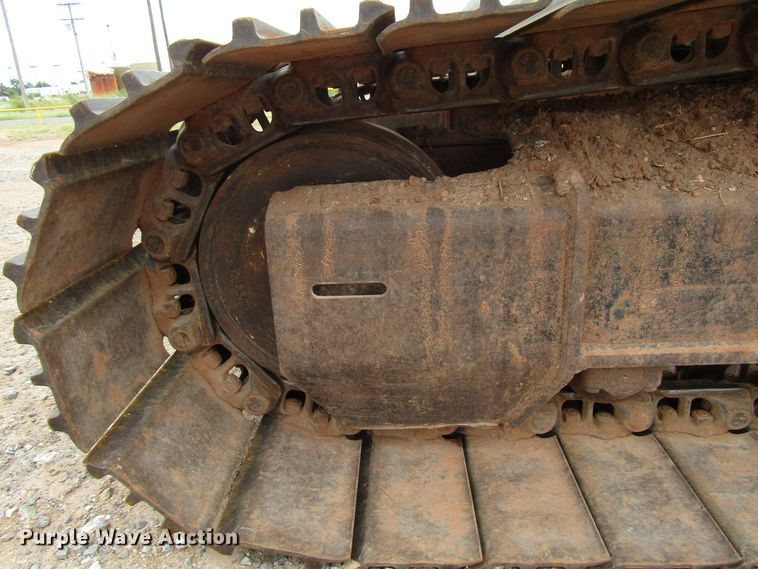 image for item DG0211 2005 John Deere 225C LC excavator