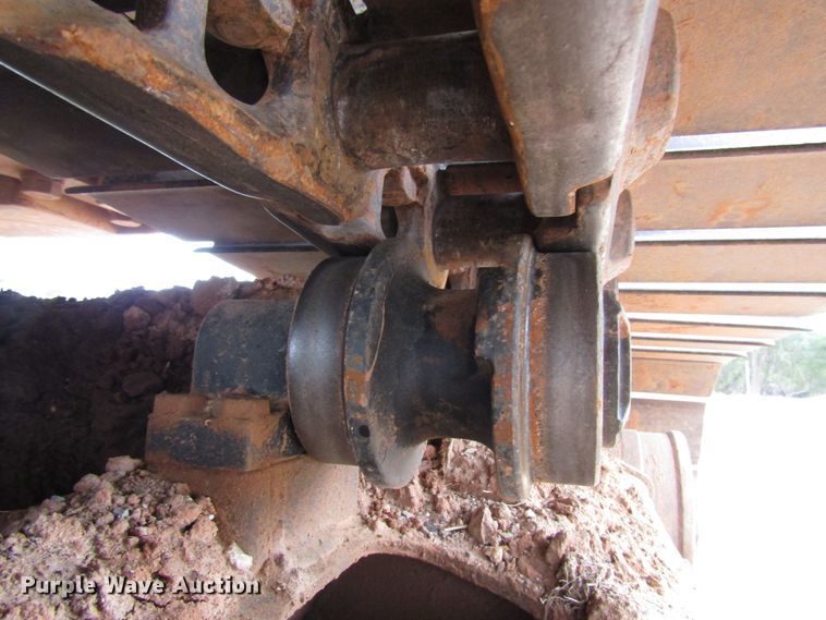 image for item DG0211 2005 John Deere 225C LC excavator