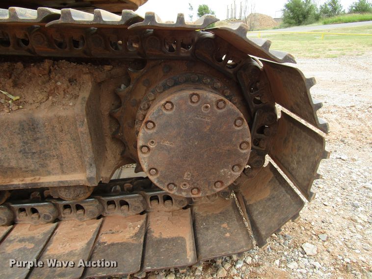 image for item DG0211 2005 John Deere 225C LC excavator