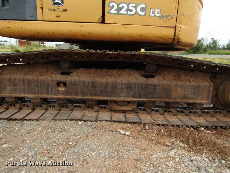 image for item DG0211 2005 John Deere 225C LC excavator