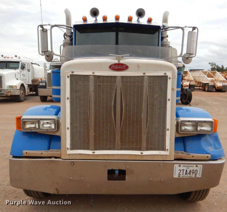 image for item DG0227 2005 Peterbilt 379 dump truck