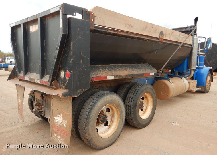 image for item DG0227 2005 Peterbilt 379 dump truck