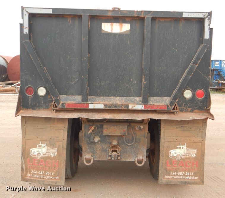 image for item DG0227 2005 Peterbilt 379 dump truck