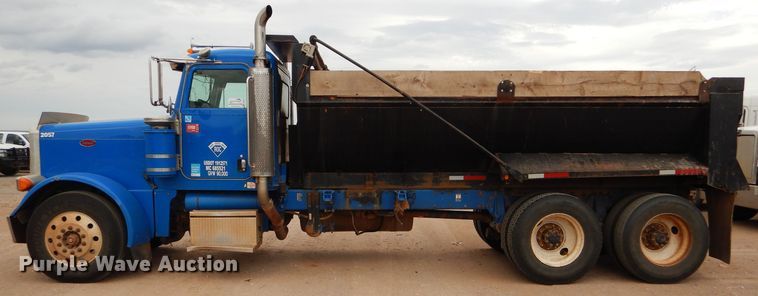 image for item DG0227 2005 Peterbilt 379 dump truck