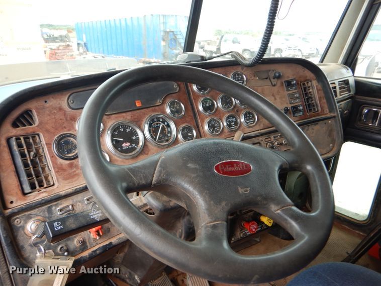 image for item DG0227 2005 Peterbilt 379 dump truck