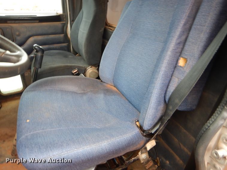 image for item DG0227 2005 Peterbilt 379 dump truck