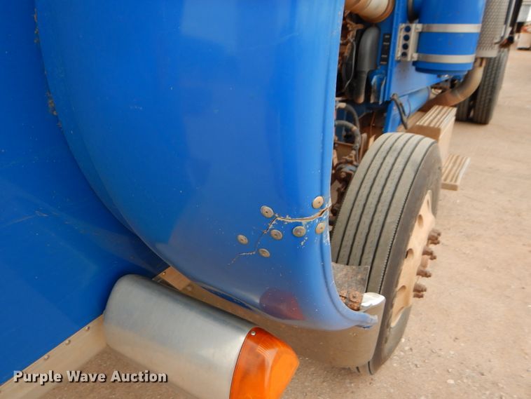 image for item DG0227 2005 Peterbilt 379 dump truck