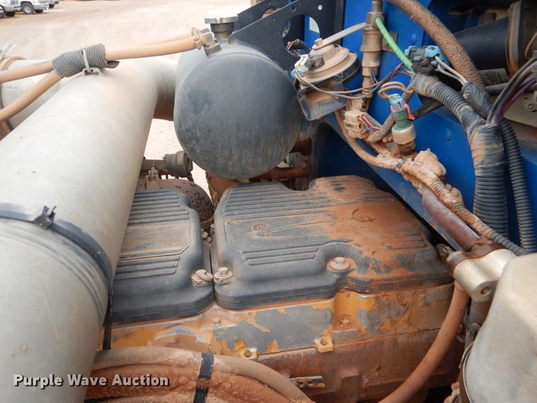 image for item DG0227 2005 Peterbilt 379 dump truck