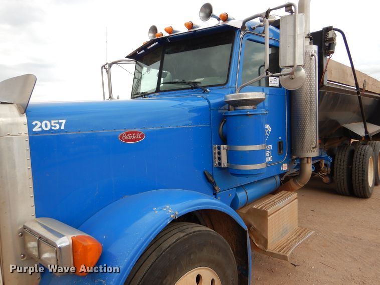 image for item DG0227 2005 Peterbilt 379 dump truck