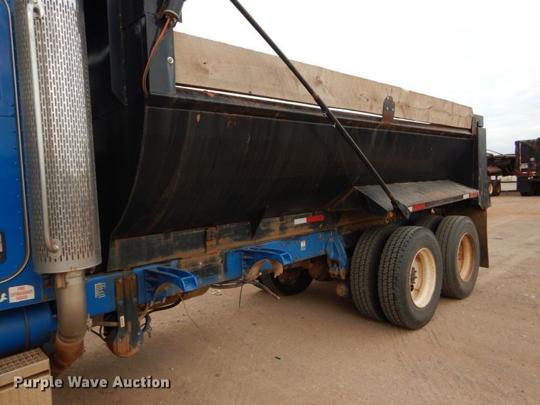 image for item DG0227 2005 Peterbilt 379 dump truck