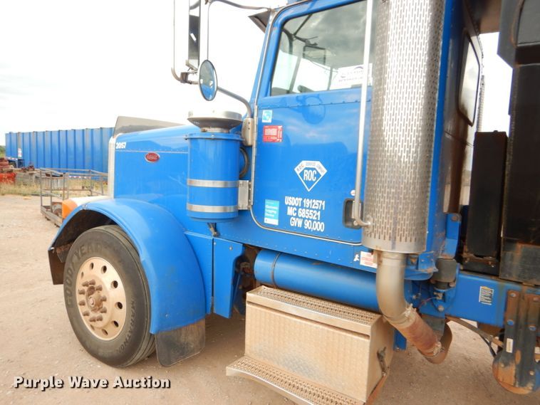 image for item DG0227 2005 Peterbilt 379 dump truck