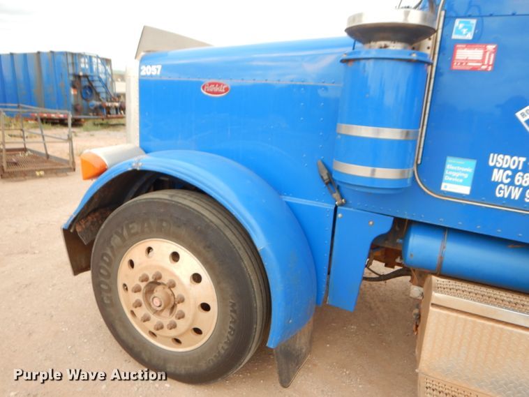 image for item DG0227 2005 Peterbilt 379 dump truck