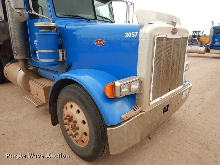 image for item DG0227 2005 Peterbilt 379 dump truck