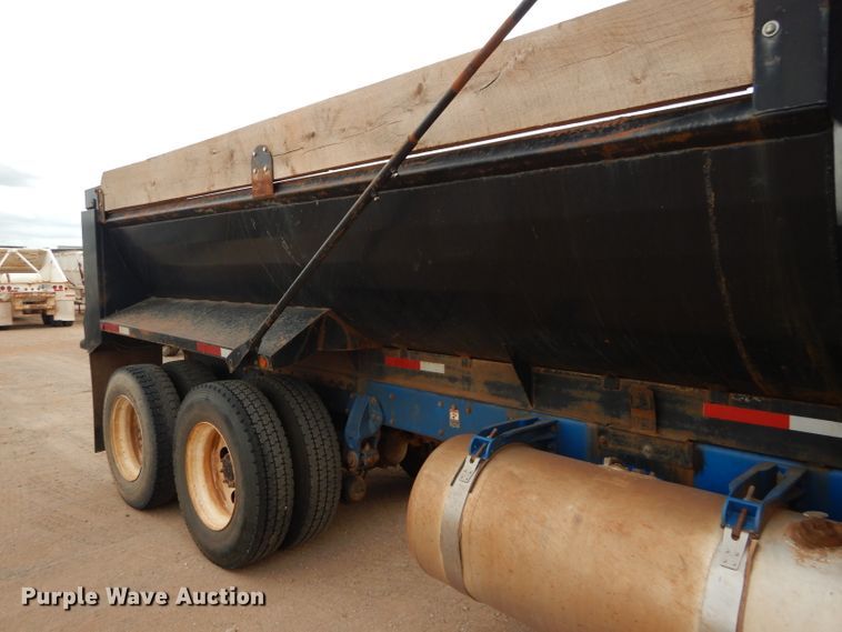 image for item DG0227 2005 Peterbilt 379 dump truck