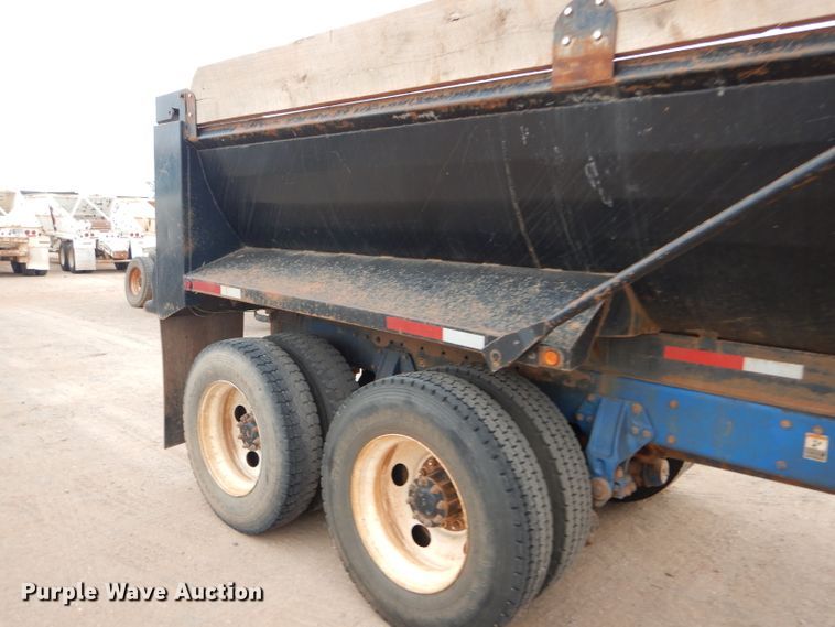 image for item DG0227 2005 Peterbilt 379 dump truck