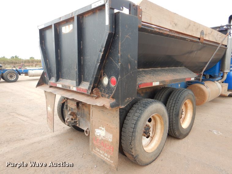 image for item DG0227 2005 Peterbilt 379 dump truck