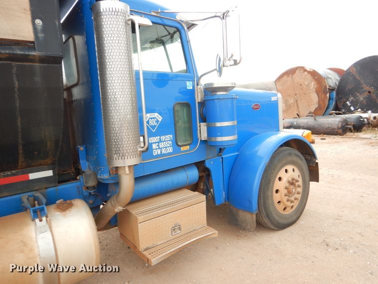 image for item DG0227 2005 Peterbilt 379 dump truck