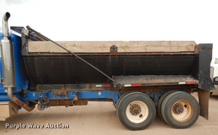 image for item DG0227 2005 Peterbilt 379 dump truck