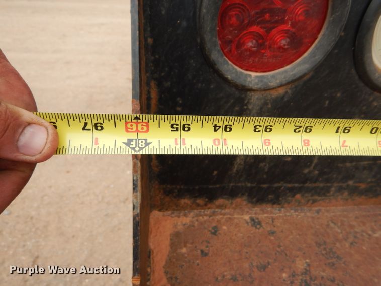 image for item DG0227 2005 Peterbilt 379 dump truck