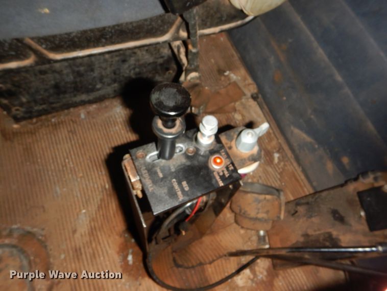 image for item DG0227 2005 Peterbilt 379 dump truck