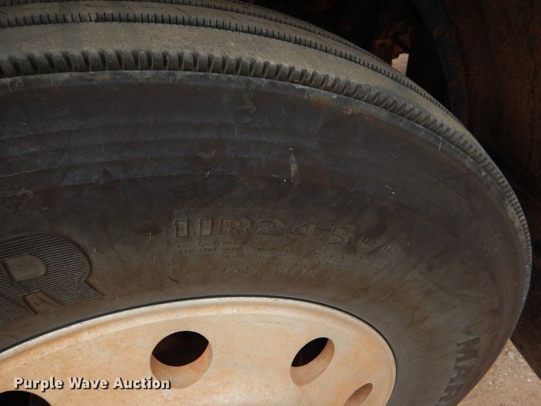 image for item DG0227 2005 Peterbilt 379 dump truck