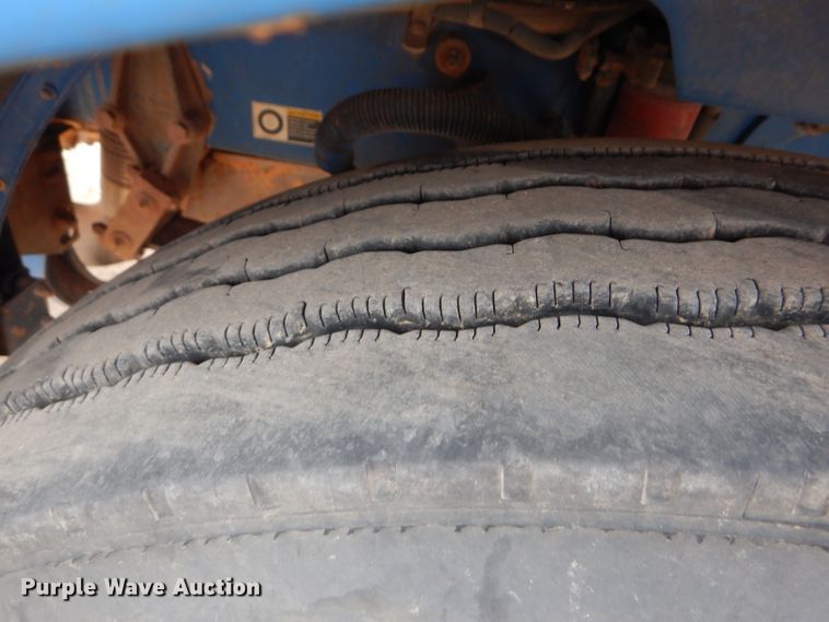 image for item DG0227 2005 Peterbilt 379 dump truck