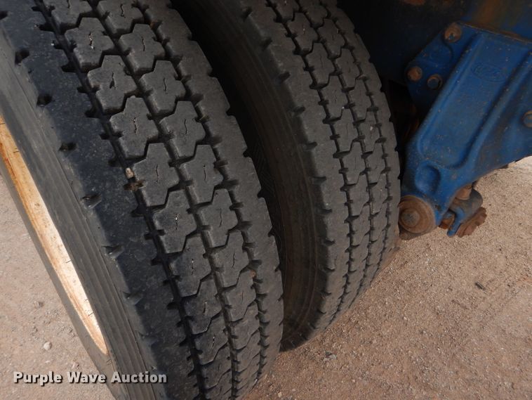 image for item DG0227 2005 Peterbilt 379 dump truck