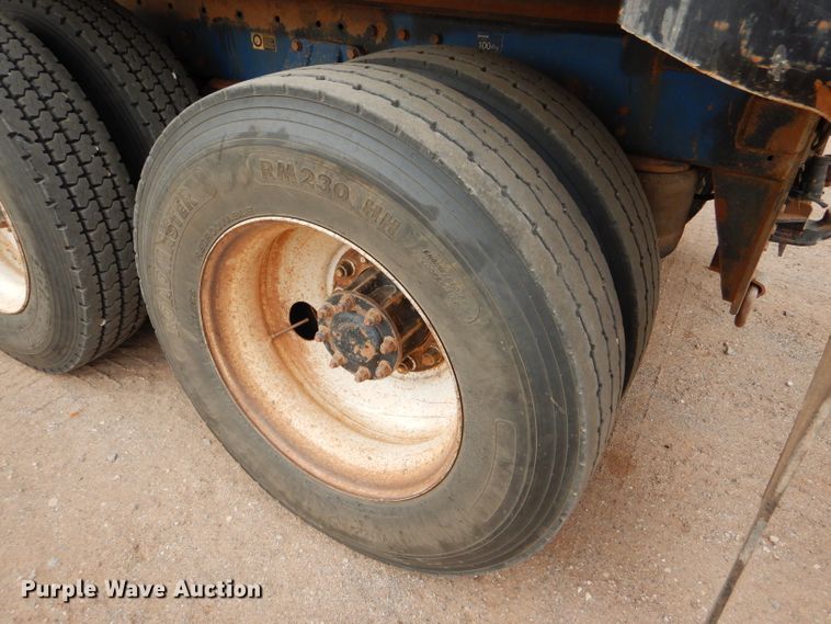 image for item DG0227 2005 Peterbilt 379 dump truck