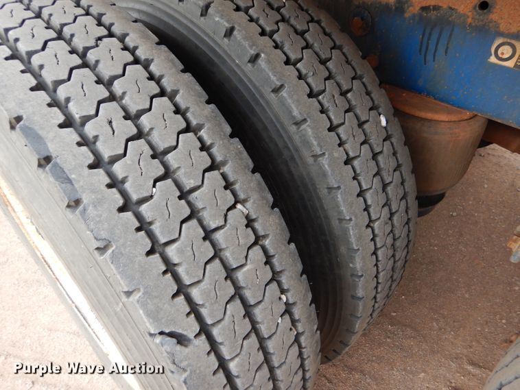 image for item DG0227 2005 Peterbilt 379 dump truck