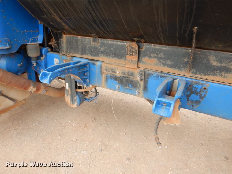 image for item DG0227 2005 Peterbilt 379 dump truck