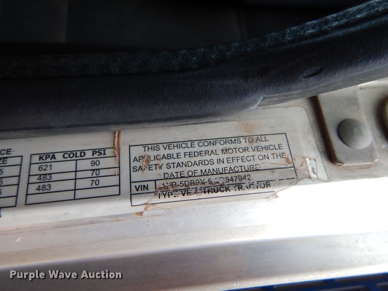 image for item DG0227 2005 Peterbilt 379 dump truck