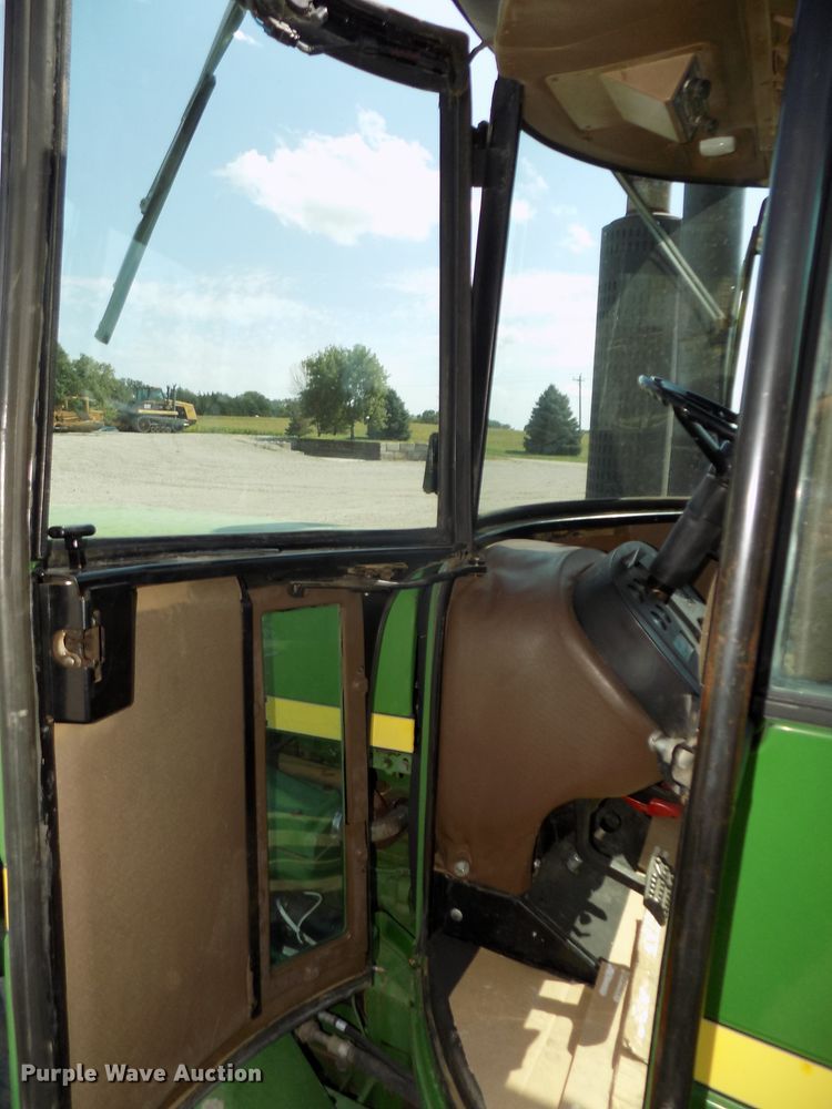 image for item DG2445 1985 John Deere 8650 4WD tractor