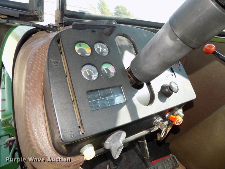 image for item DG2445 1985 John Deere 8650 4WD tractor