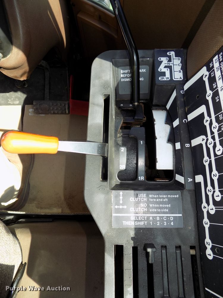 image for item DG2445 1985 John Deere 8650 4WD tractor