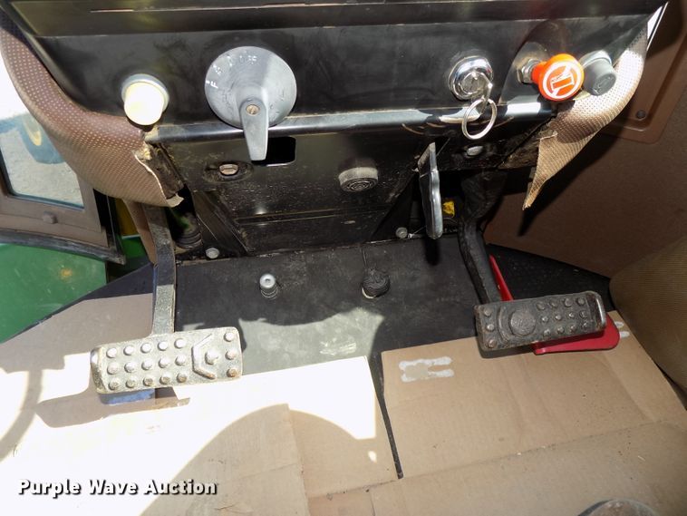 image for item DG2445 1985 John Deere 8650 4WD tractor