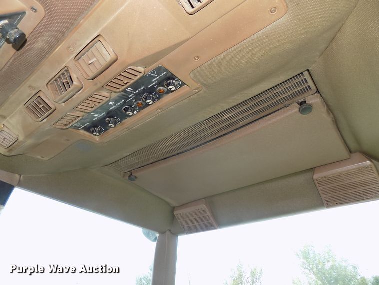 image for item DG2445 1985 John Deere 8650 4WD tractor