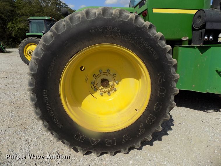 image for item DG2445 1985 John Deere 8650 4WD tractor