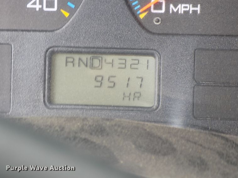 image for item DG2449 2006 International 7300 bucket truck