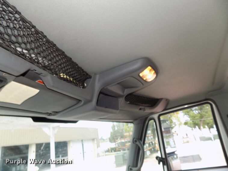 image for item DG2449 2006 International 7300 bucket truck