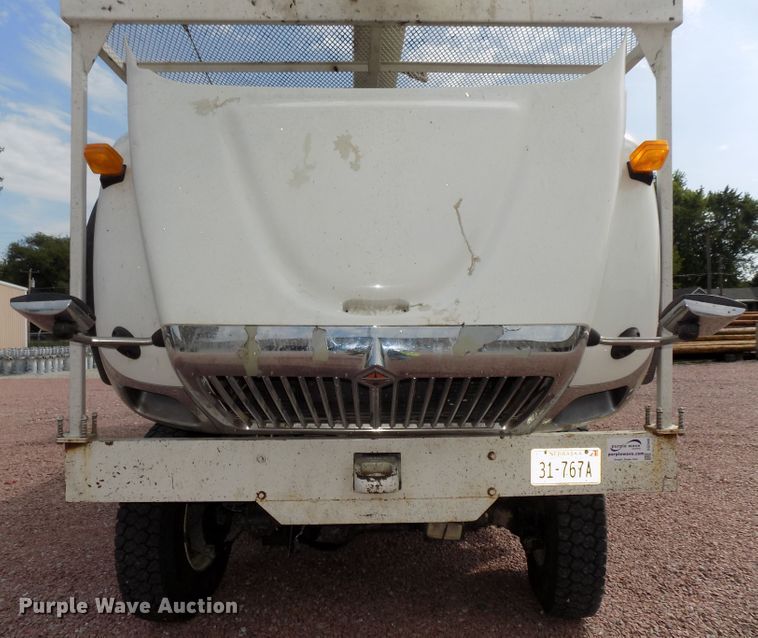 image for item DG2449 2006 International 7300 bucket truck