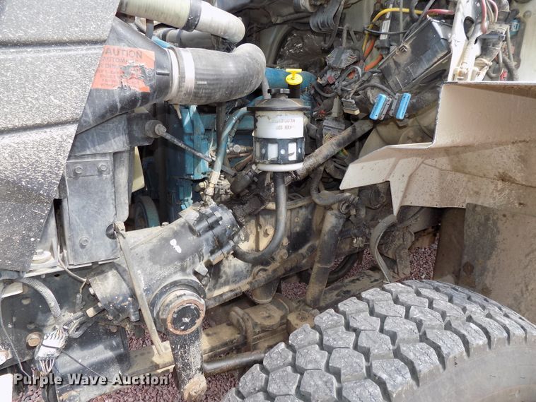 image for item DG2449 2006 International 7300 bucket truck