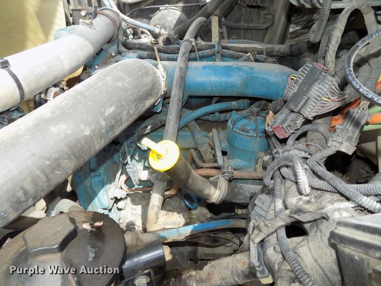 image for item DG2449 2006 International 7300 bucket truck