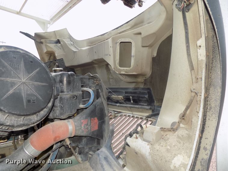 image for item DG2449 2006 International 7300 bucket truck