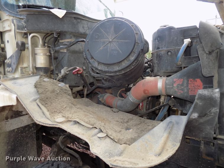 image for item DG2449 2006 International 7300 bucket truck