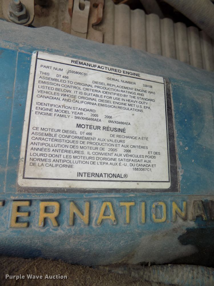 image for item DG2449 2006 International 7300 bucket truck