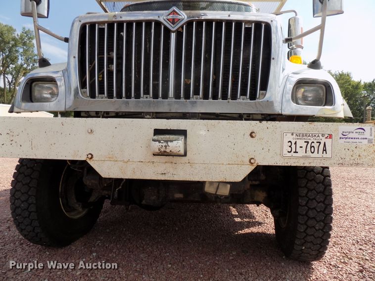 image for item DG2449 2006 International 7300 bucket truck