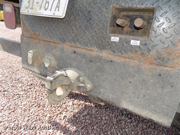 image for item DG2449 2006 International 7300 bucket truck