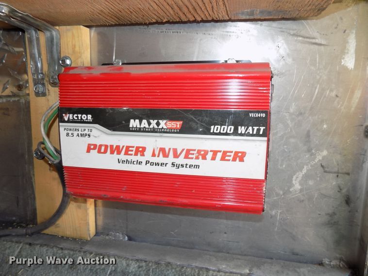 image for item DG2449 2006 International 7300 bucket truck