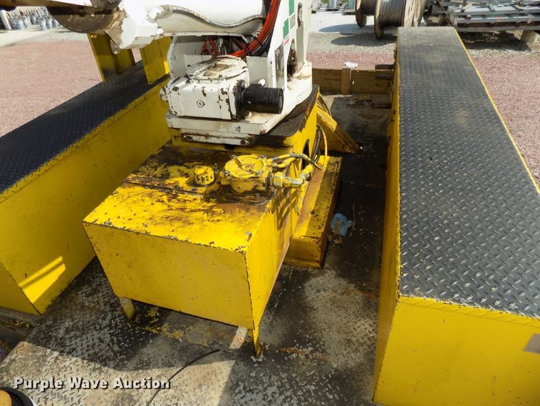 image for item DG2449 2006 International 7300 bucket truck