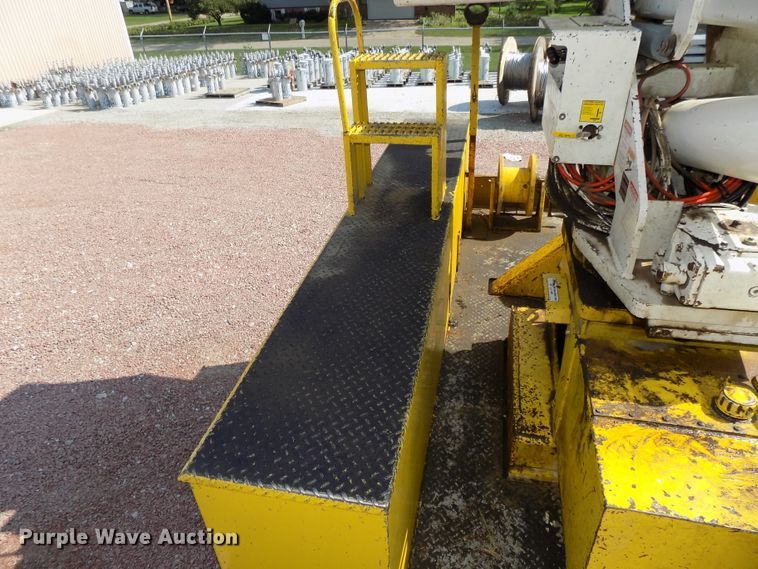 image for item DG2449 2006 International 7300 bucket truck